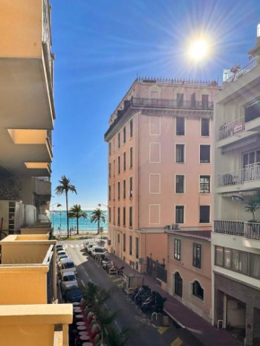 Beautiful 3 rooms, Carré d 'Or